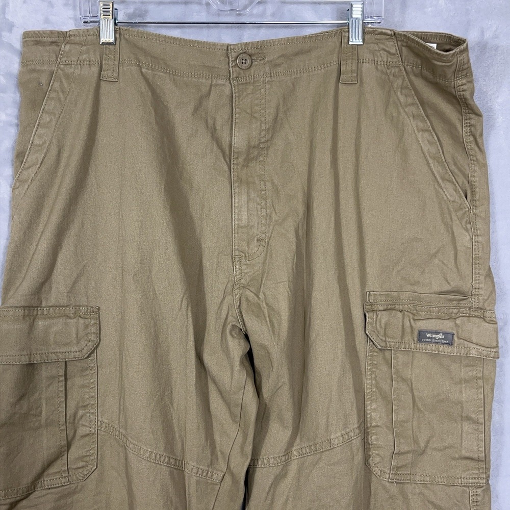 New Mens Wrangler Cargo Pants Stretch Relaxed Fit Tan Khaki 42x32 Work‎ Outdoor